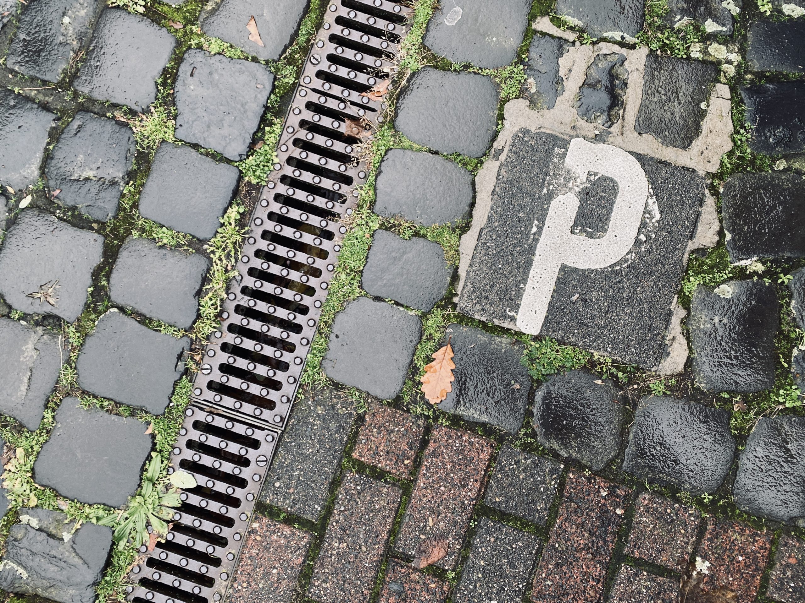 Du betrachtest gerade Ein Tag im Mai – das Parkplatzdilemma im Alten Ort